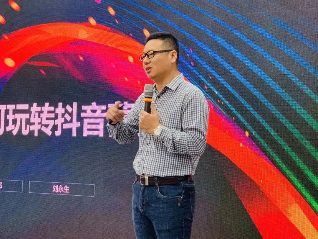 聚力·向上 | 2022花季传媒视频播放软件新品品鉴会暨区域培训峰会临沂站完美结束！(图17)